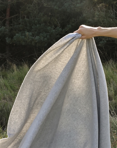 Karmameju - Himalaya Fleecetæppe - Light Grey